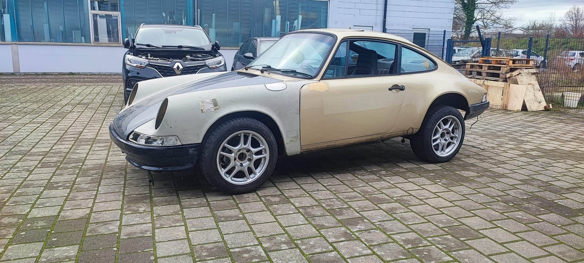 Porsche 911 in Grundierung, vorher